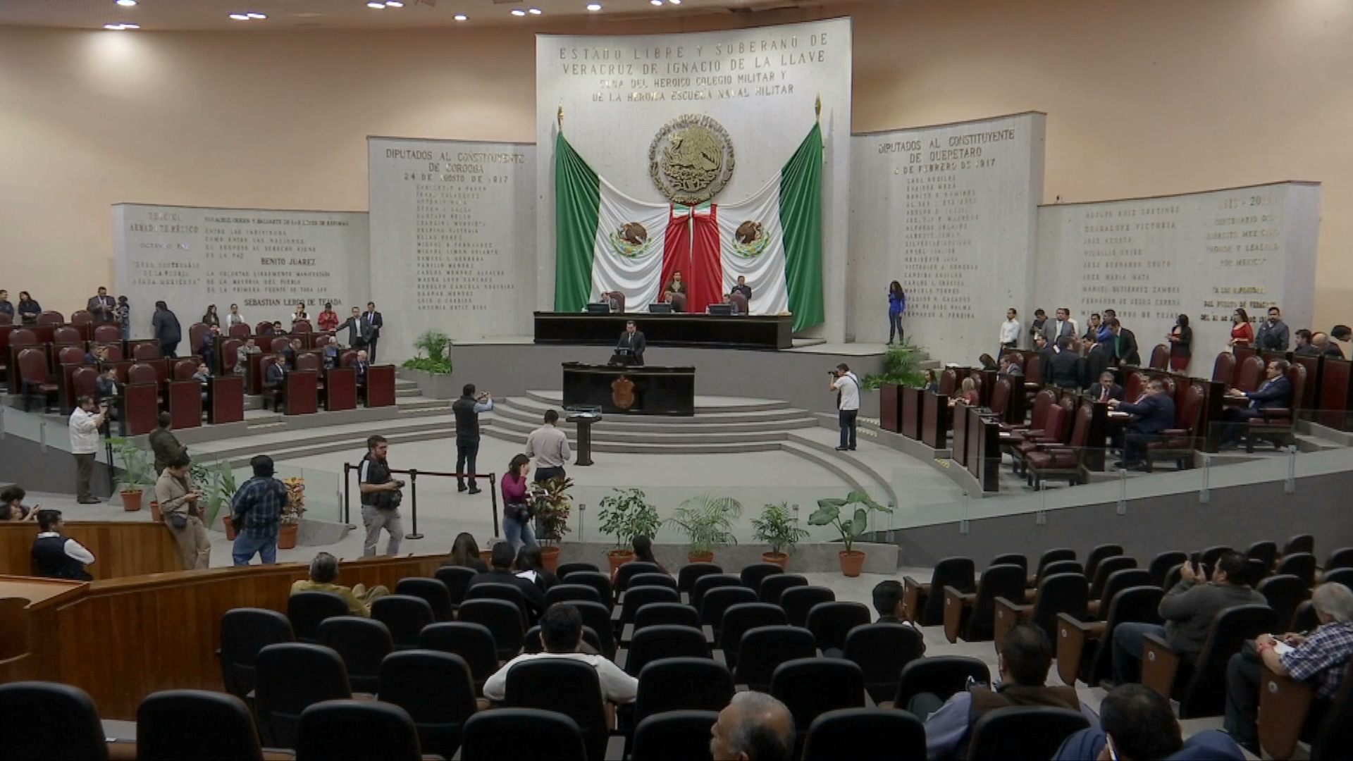 Presenta el gobernador nueva iniciativa de reforma a la Ley del IPE