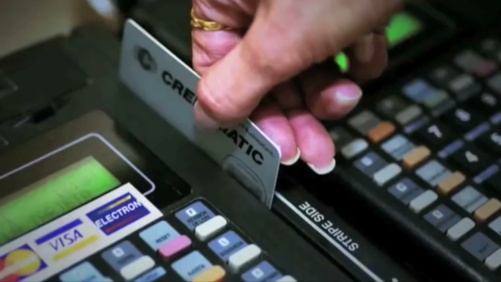 Bancos suspenden factura instantánea al pagar con tarjeta