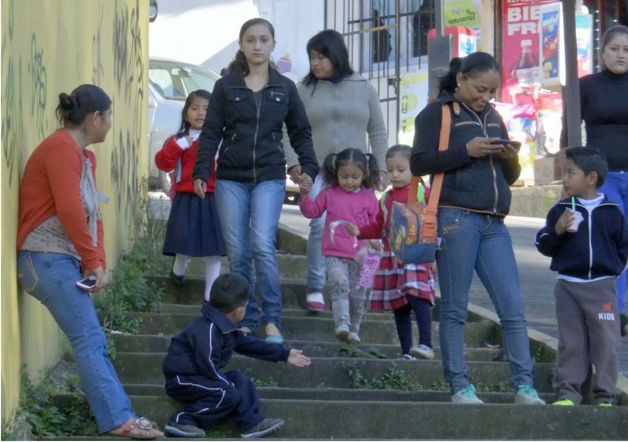 Padres de familia retoman la rutina con el regreso a clases