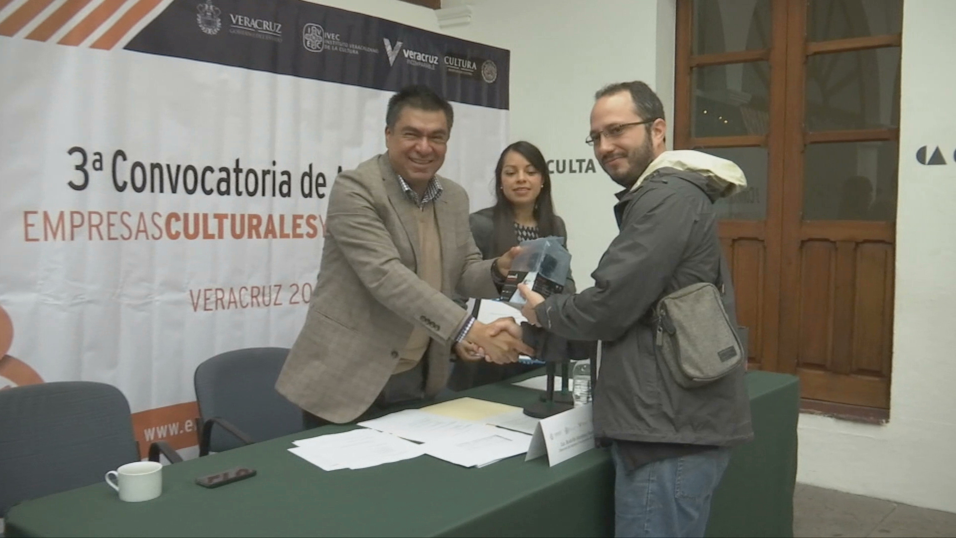 Entrega IVEC apoyos a empresas culturales