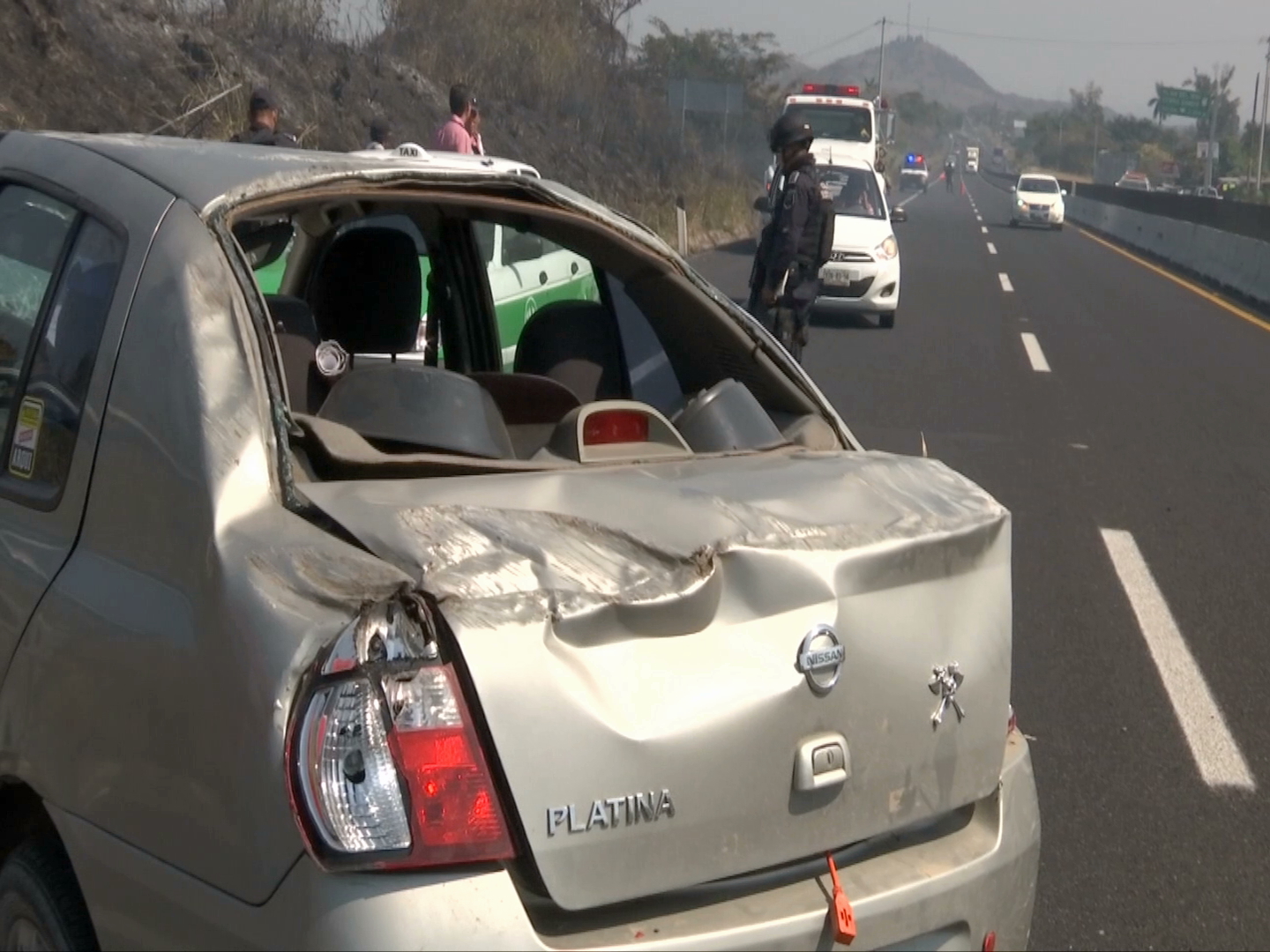 Incendio en pastizal provocó choque entre tráiler y automóvil