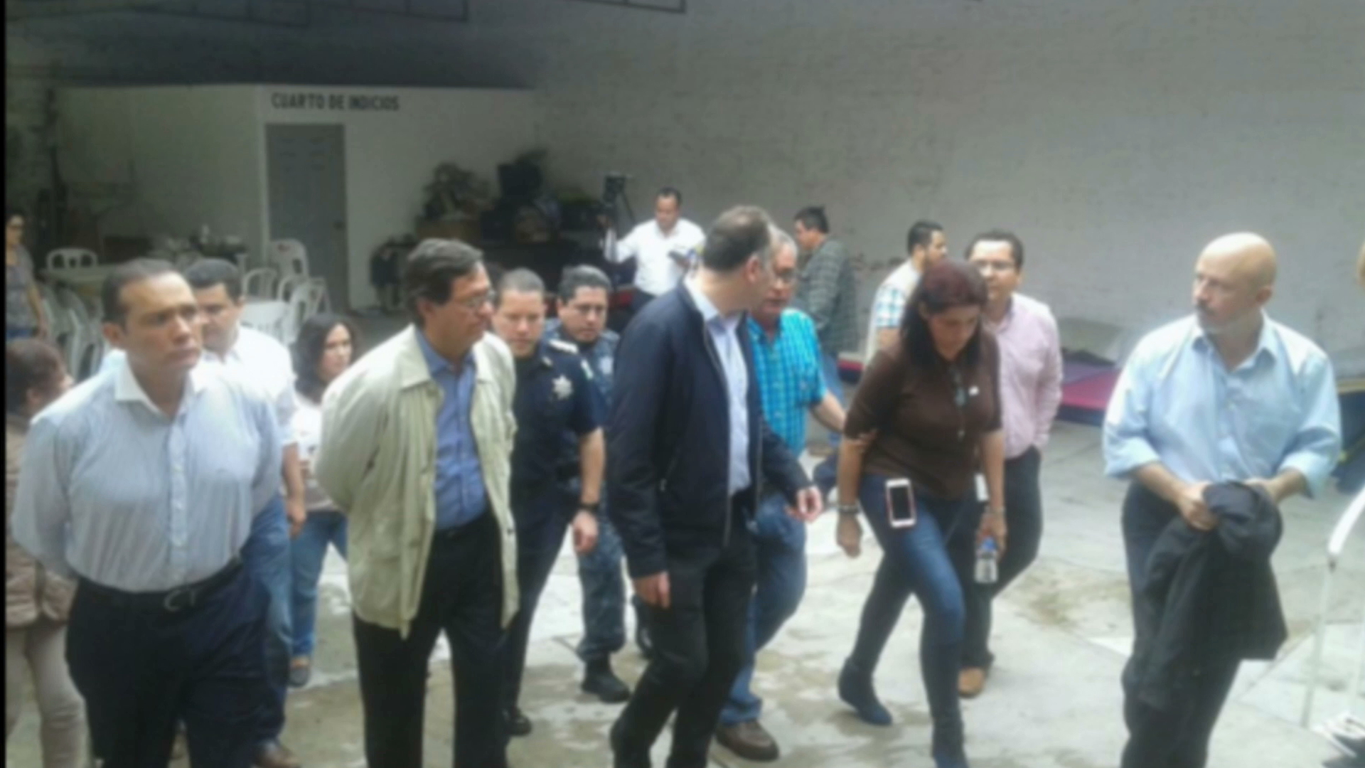 Se reúne Roberto Campa con padres de los cinco desaparecidos en Tierra Blanca