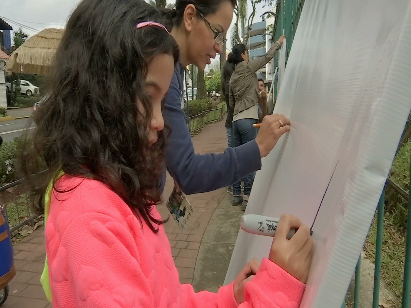 Familias recrearon exposición robada en Ávila Camacho