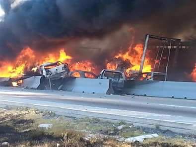 Carambola provoca incendio; hay muertos y heridos