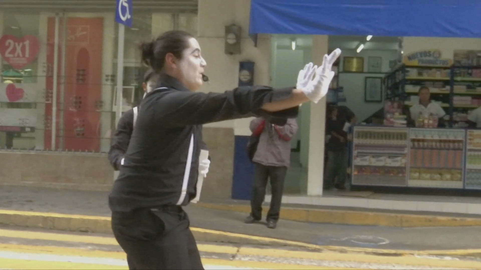 Mimos imparten cultura vial en Xalapa