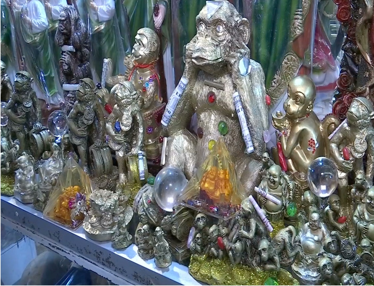 Aumenta compra de amuletos por inicio del año del mono