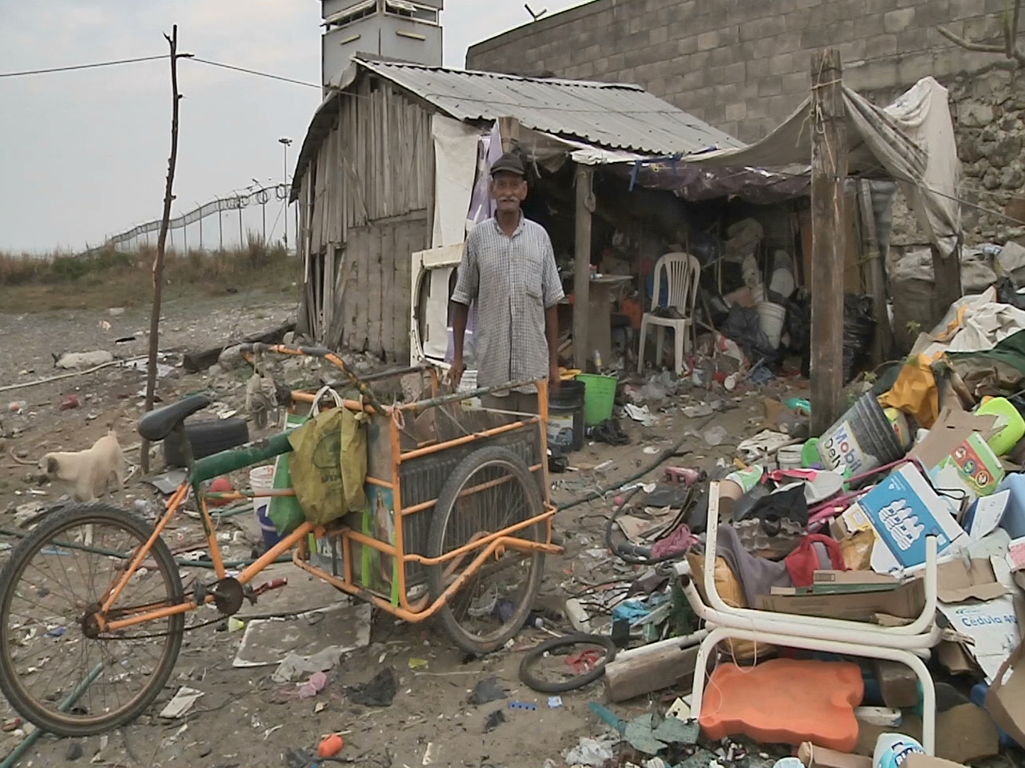 Pide ayuda para reparar su casa, no tiene a nadie