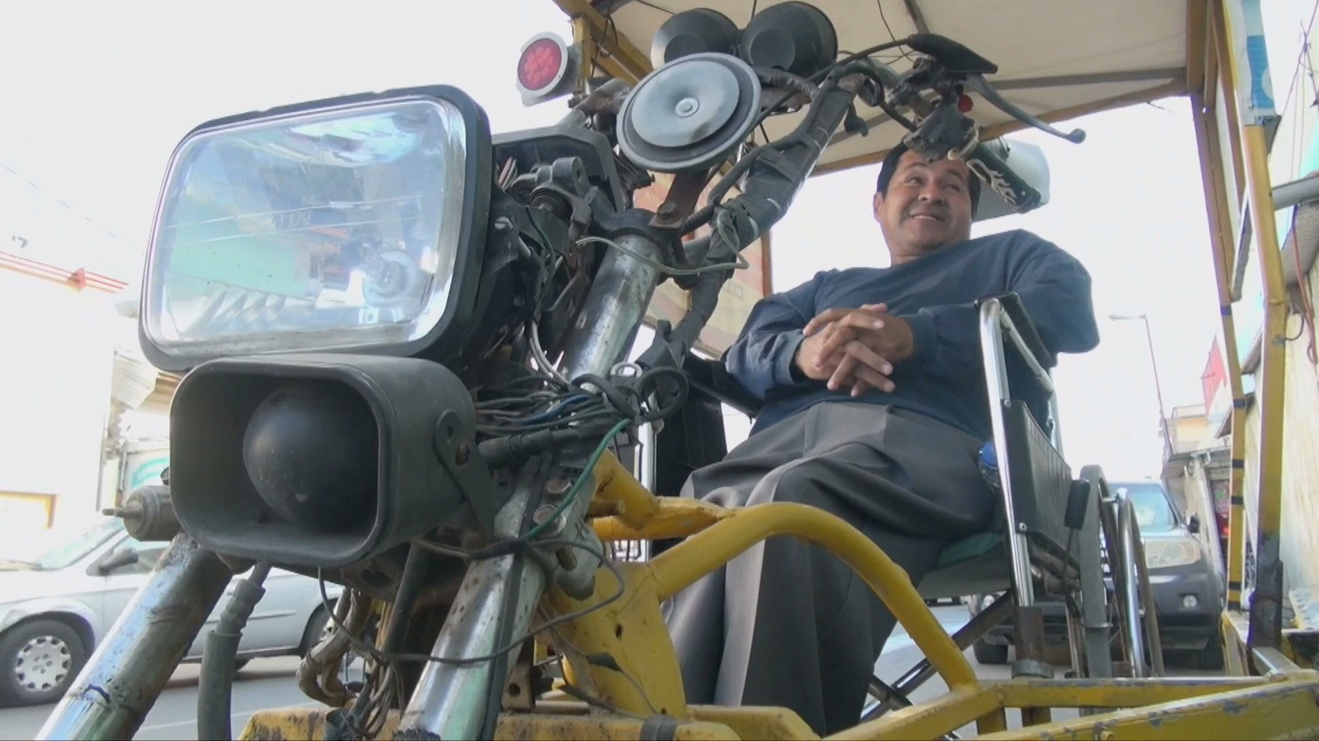 Superó su discapacidad y se auto empleó como  perifonista