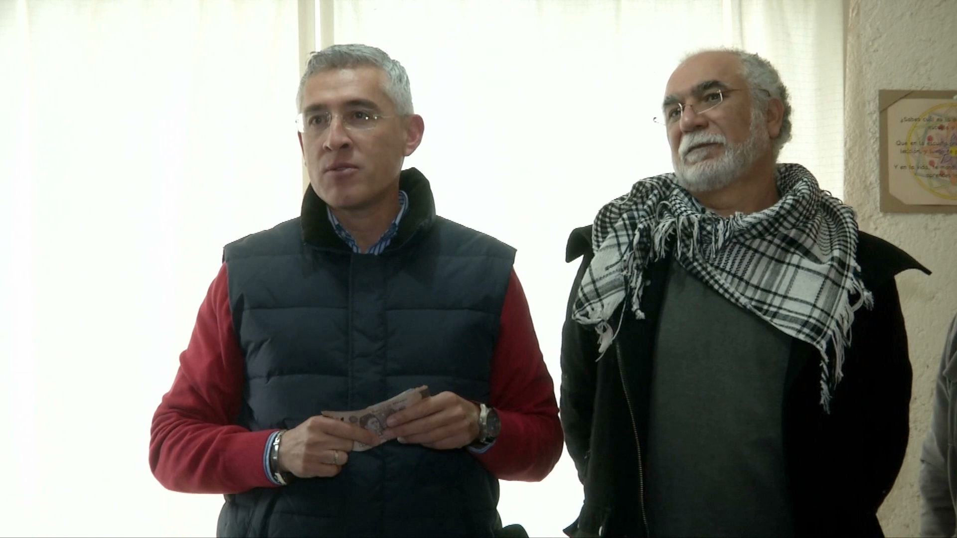 Con acopio de papel apoya UV a becarios