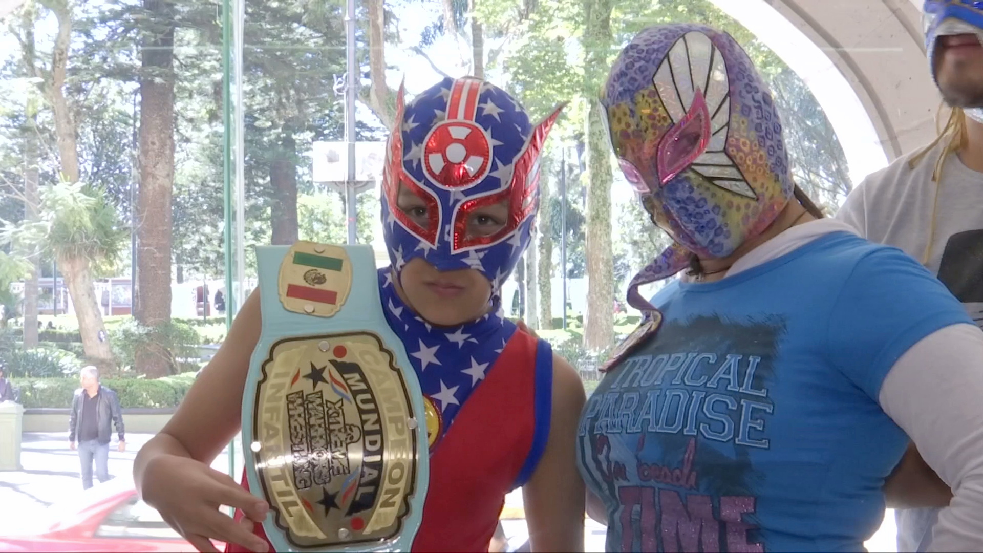 Con lucha libre alejan a los jóvenes de las calles