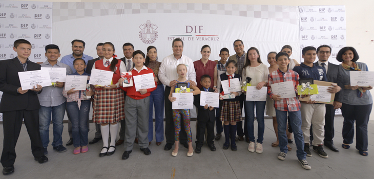 Entrega DIF estatal el Premio Veracruz a Niñas y Niños Destacados
