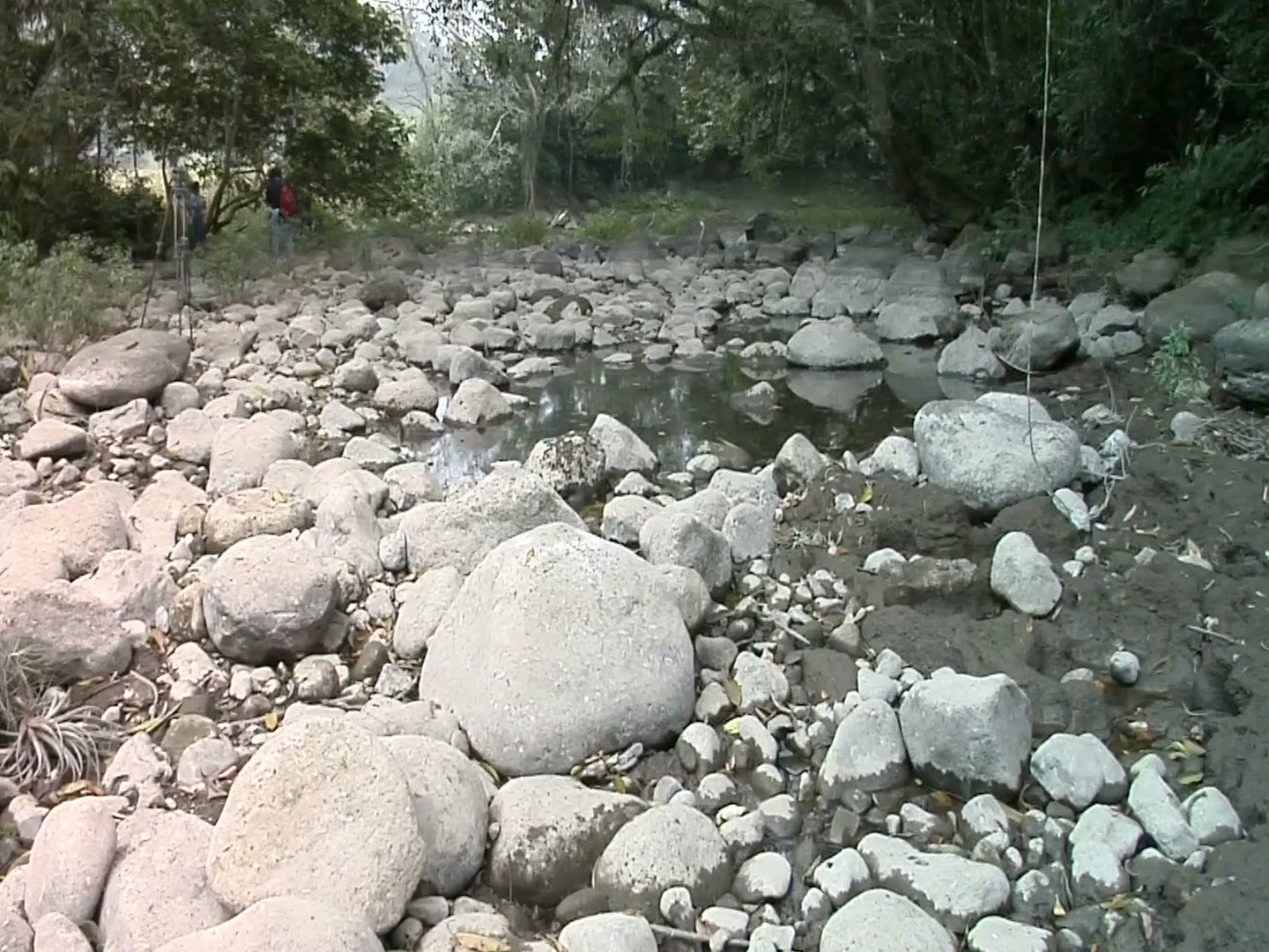 Falla geológica afecta la corriente del río Atoyac