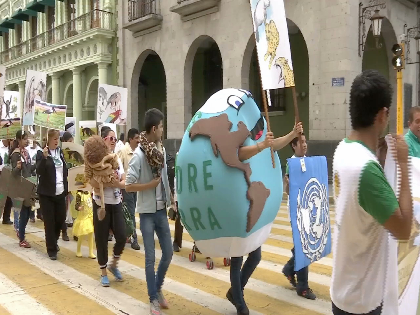 Con desfile concientizan sobre el cuidado a la vida silvestre