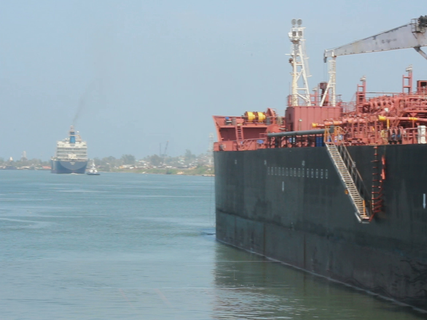 Barco con bandera liberiana sufre daños en la zona sur