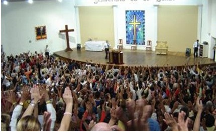 Desintegración familiar y violencia motiva a buscar a las iglesias evangélicas