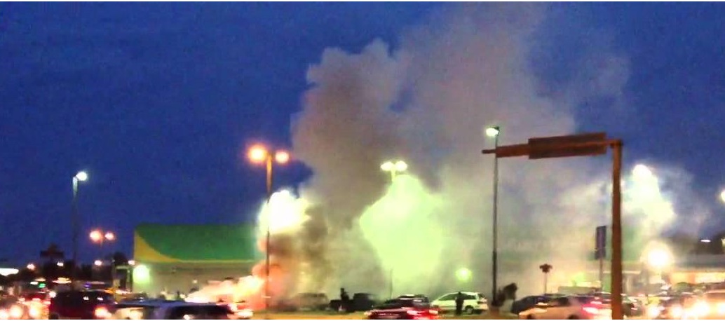 Se quema centro comercial en Coatzacoalcos