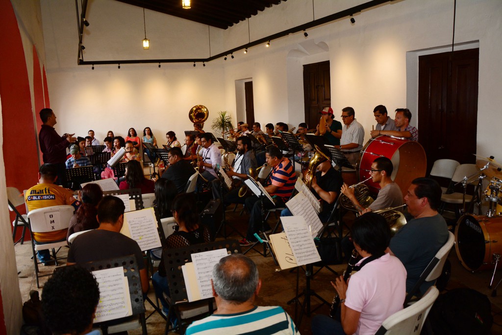 Músicos de Coatzacoalcos dan concierto en la catedral de San José para celebrar su día