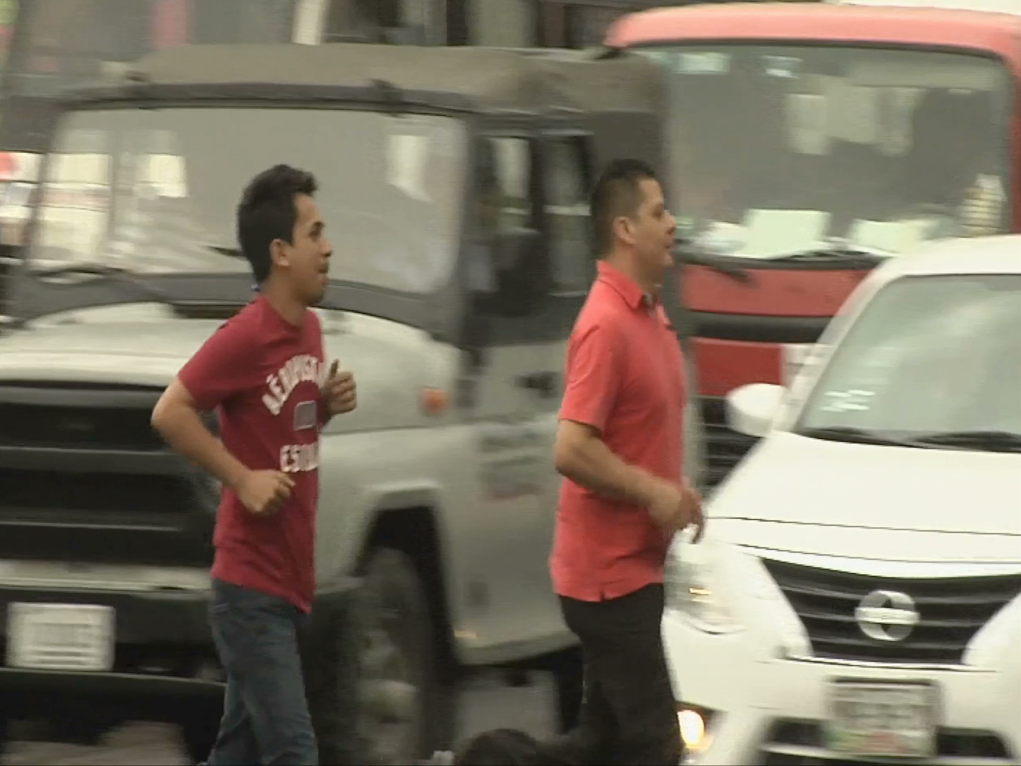 Peatones temerarios hacen sufrir a los conductores