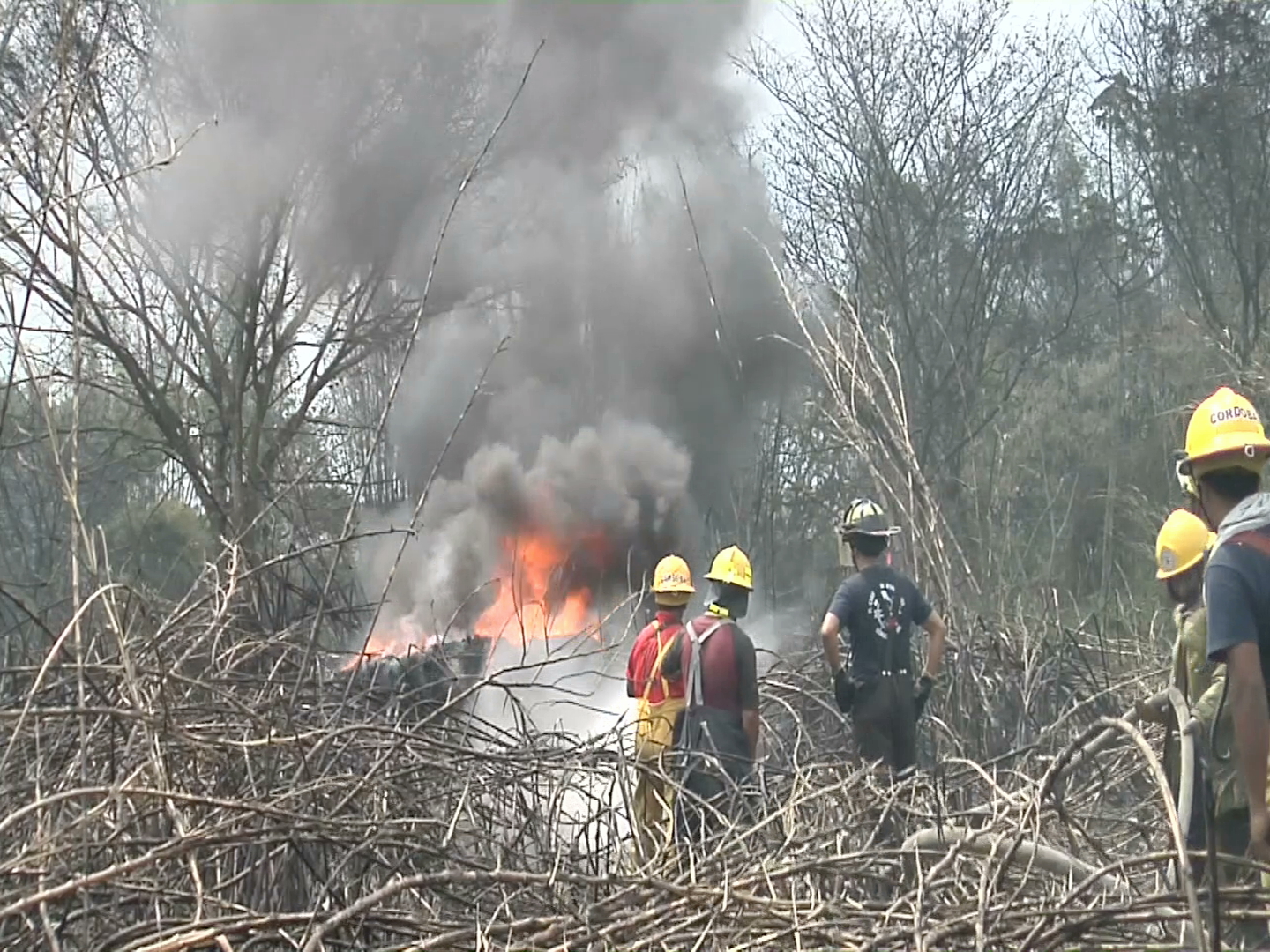 Quema de basura provoca incendio de pastizal en Córdoba
