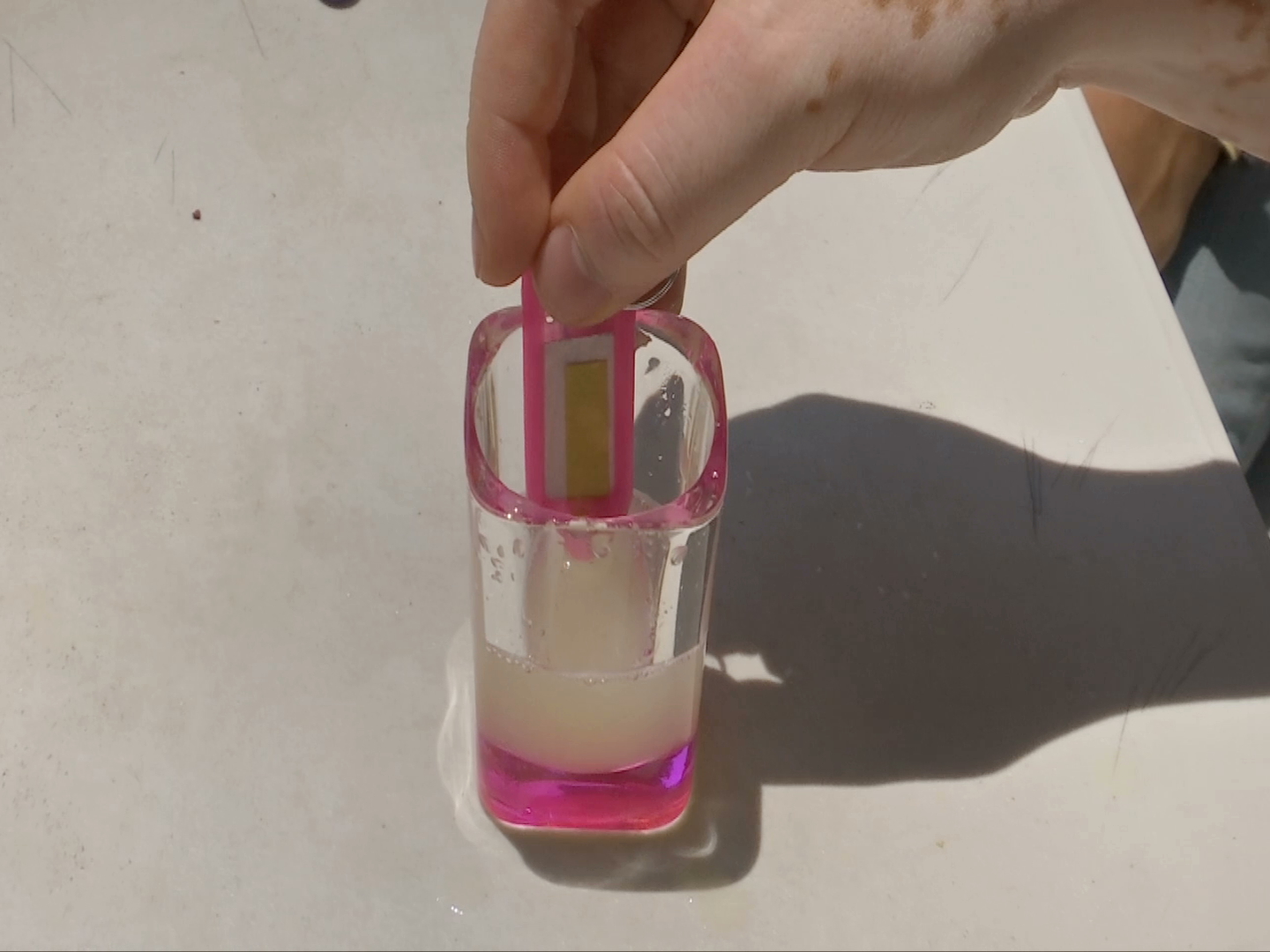 Universitarios crean detector de droga y de bebidas adulteradas