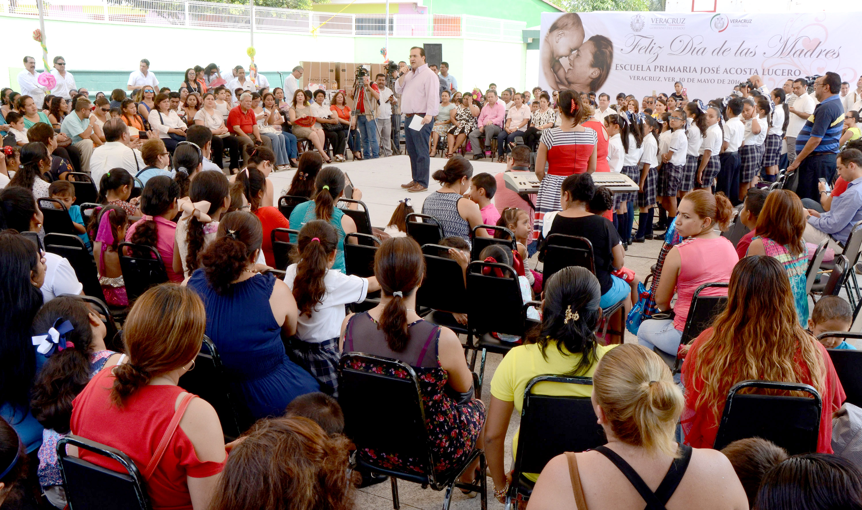 Celebra Gobierno del Estado a las madres veracruzanas