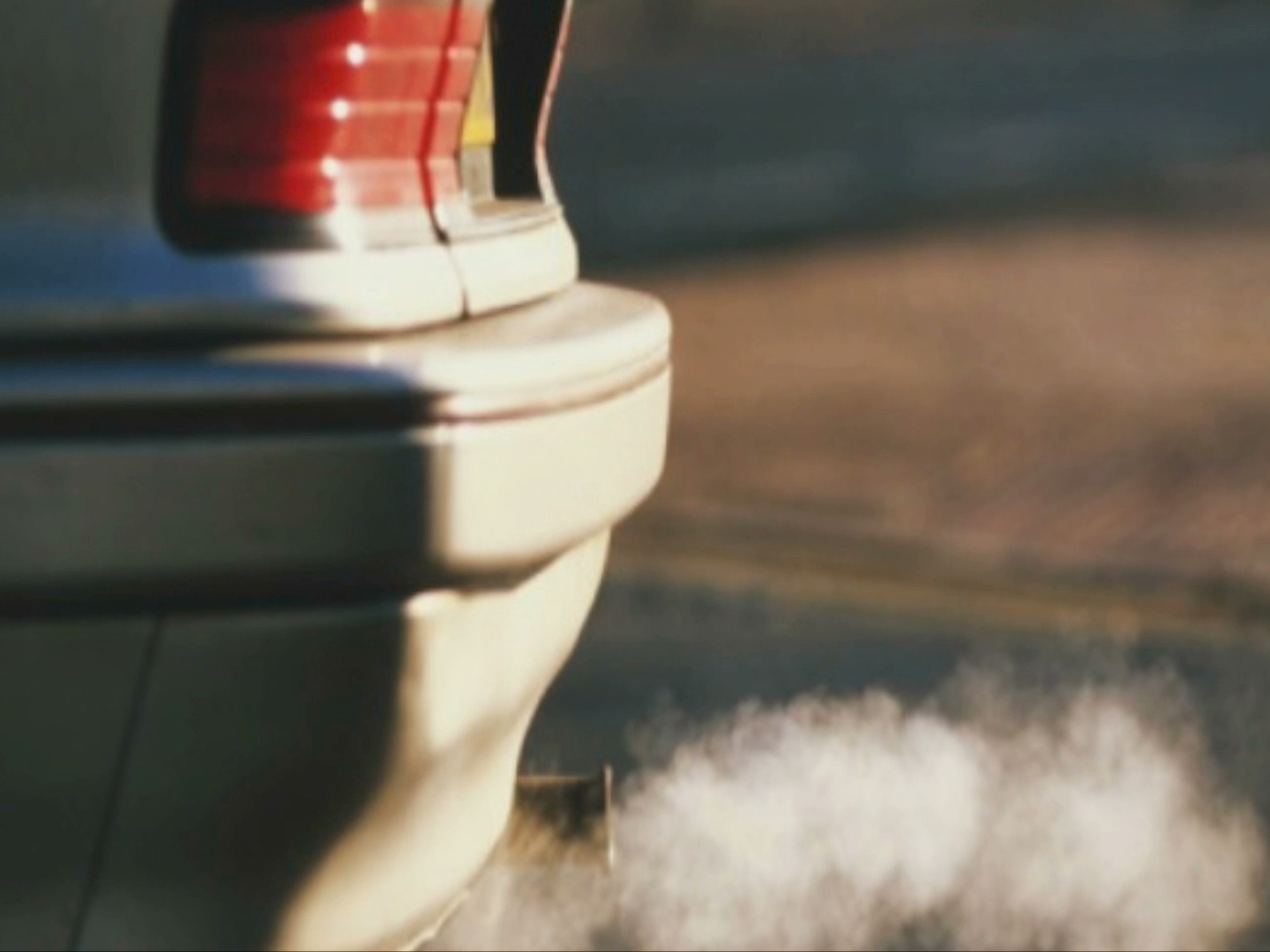 Universitarios crean escape para autos  que convierte contaminantes en oxígeno