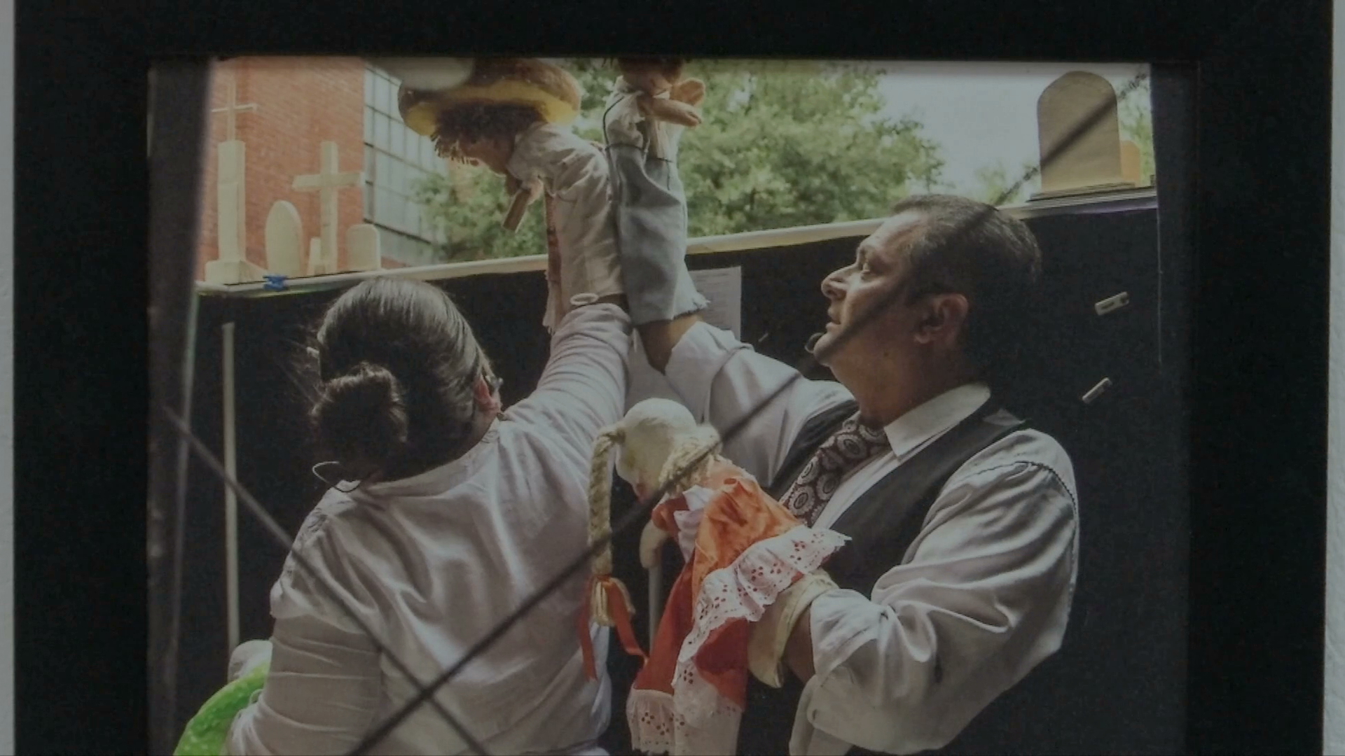 “La intimidad del retablo”, los titiriteros en fotografía
