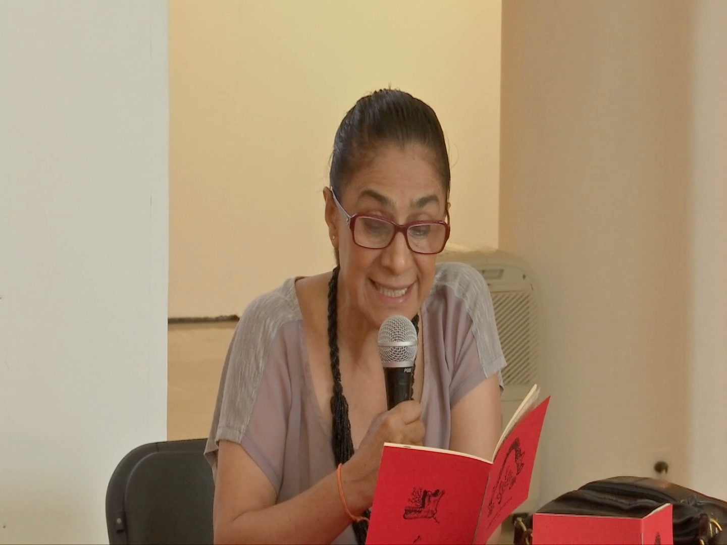 Mirna Valdés presenta su poemario “Geografía de la voz”