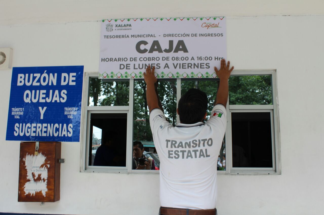 Instala Tránsito módulo para cobro de infracciones en Xalapa