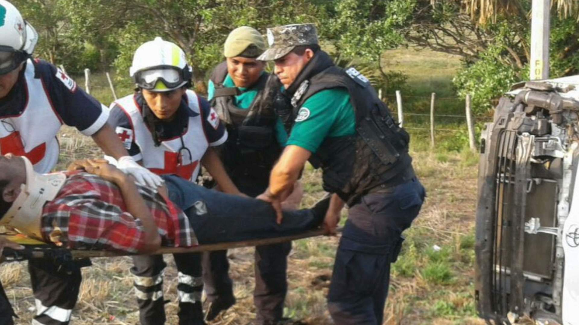 Se accidenta vehículo que llevaba a niños discapacitados a rehabilitación