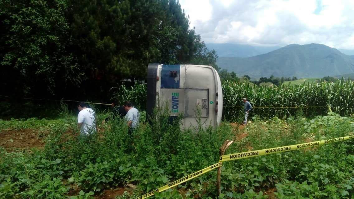 Vuelca autobús de pasajeros en Maltrata, hay 17 lesionados