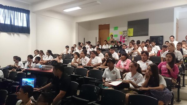 Realizan la Primera Feria de Reciclaje en el Ilustre Instituto Veracruzano