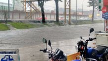 Tormenta eléctrica y granizada deja inundaciones en Xalapa