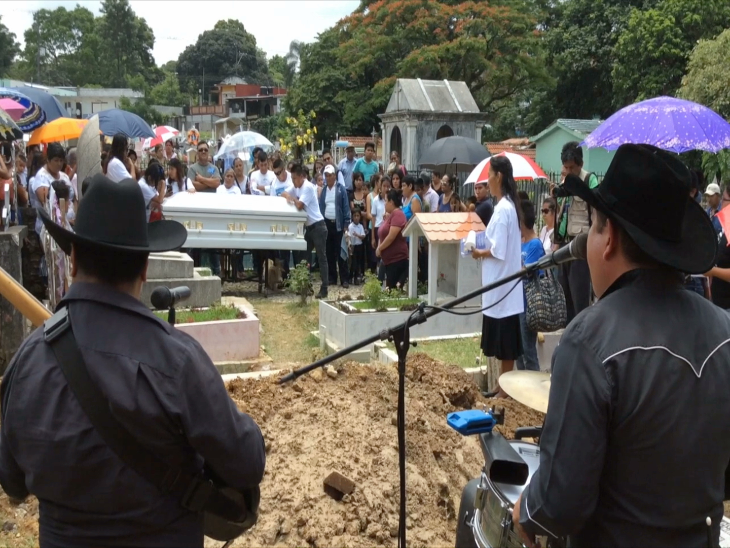 Sepultan en Córdoba al joven Joel Rayón Paniagua