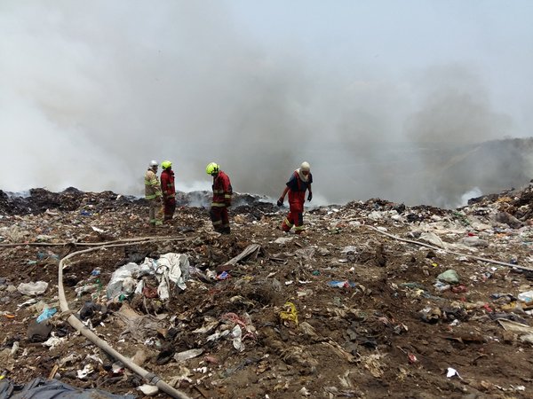 Controlan incendio en relleno sanitario de Veracruz