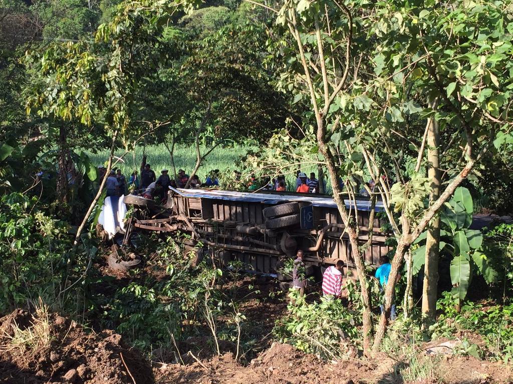 Más de 80 lesionados por choque y volcadura en Córdoba