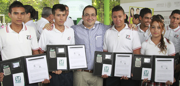 Histórica afiliación de 462 mil estudiantes de Veracruz al IMSS: Javier Duarte