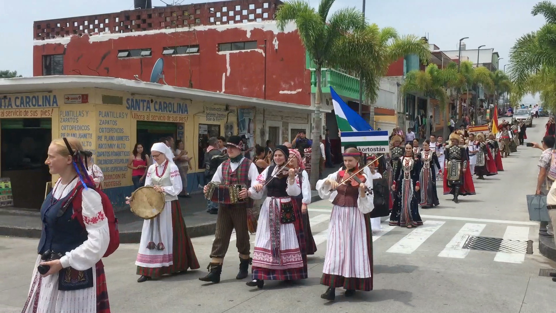 Realizan el desfile de muestra en el Festival Internacional del Folklore Córdoba 2016