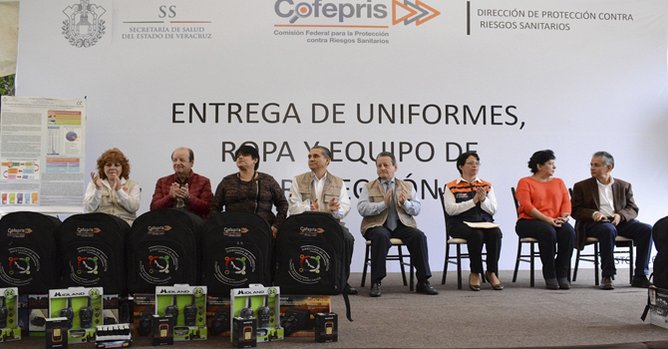 Entrega Cofepris uniformes para personal de Salud en Veracruz