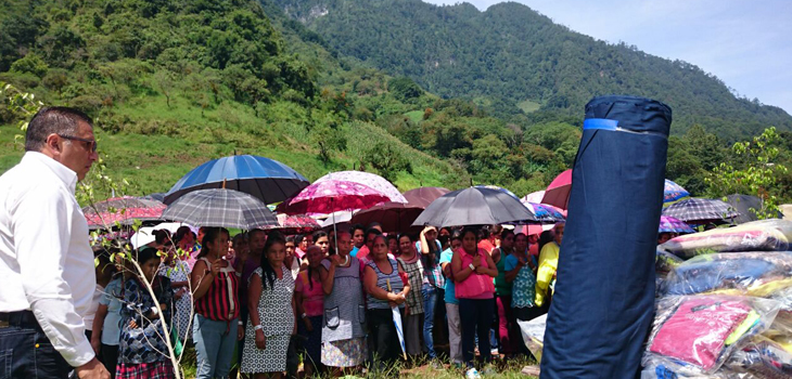 Entrega PC apoyos familias vulnerables de Ayahualulco, Ixhuacán de los Reyes y Xico