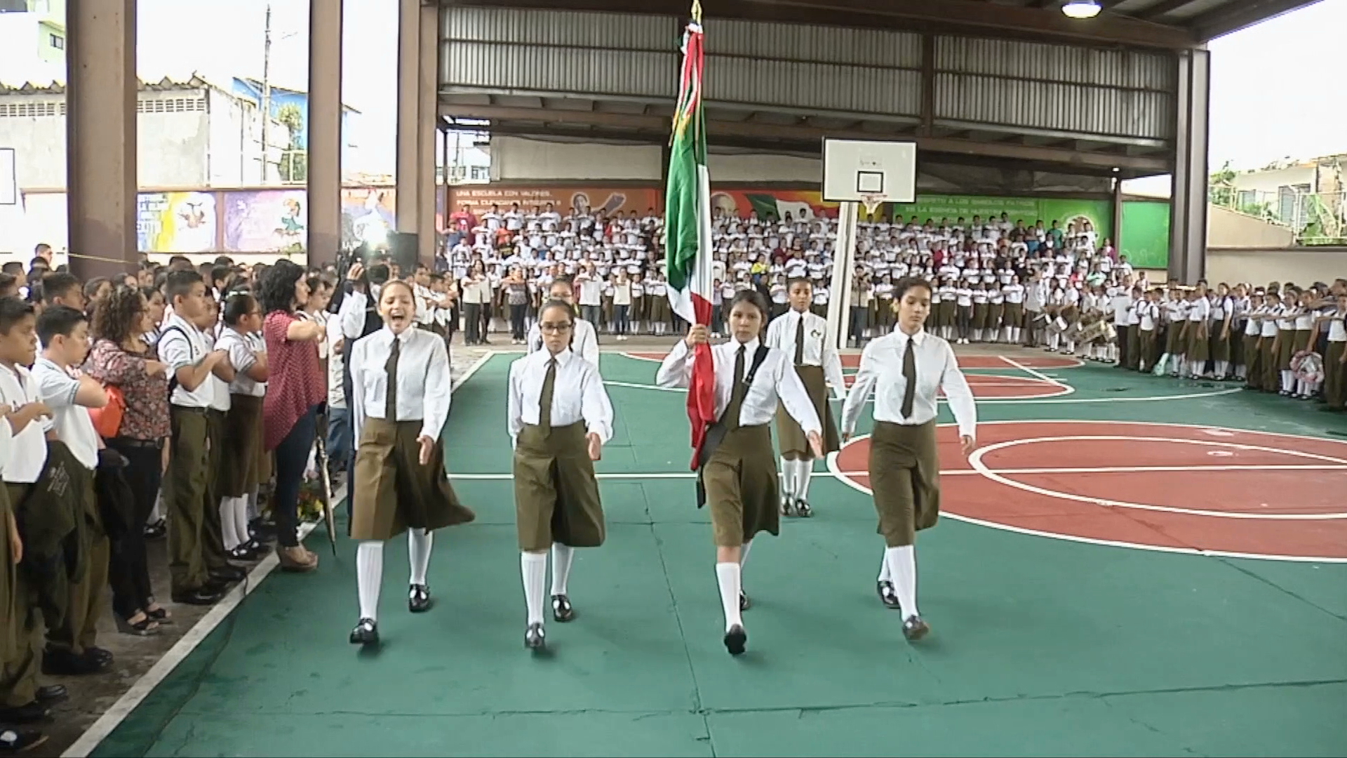 Pese a lluvia, inicia sin contratiempos el ciclo escolar en Veracruz-Boca del Río