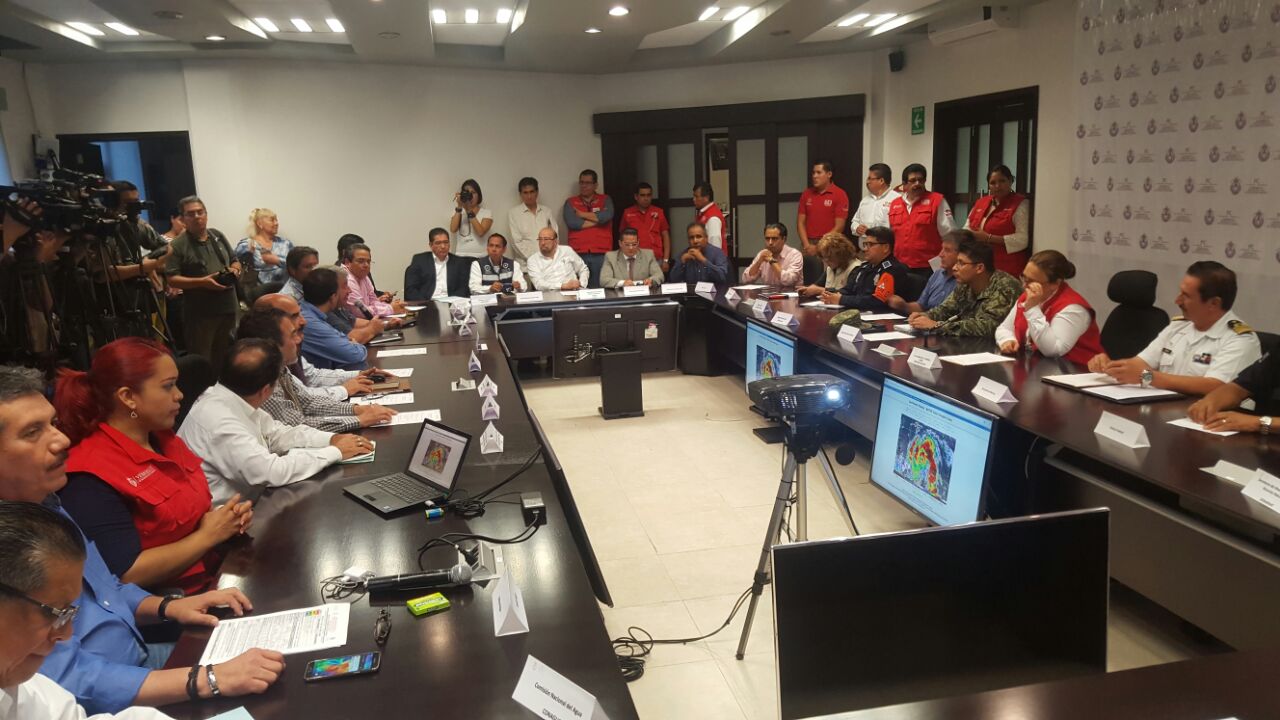 Activa PC Alerta SIAT-CT Azul en el sur de Veracruz por acercamiento de huracán “Earl”; en el norte y centro se mantiene Alerta Gris