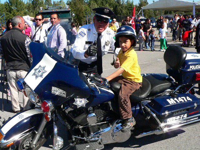 Familias de Veracruz participan del programa Un día con tu Policía Federal