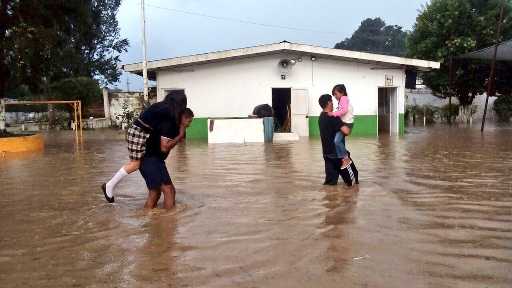 Lluvia vuelve a afectar Xalapa