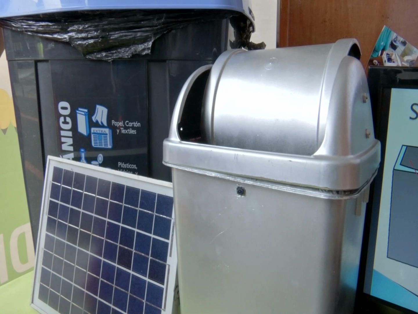 Estudiantes crean bote para evitar transmisión de bacterias en los baños públicos