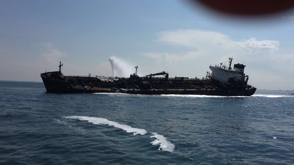 Lancheros piden indemnización a Pemex por derrame de buque “Burgos”