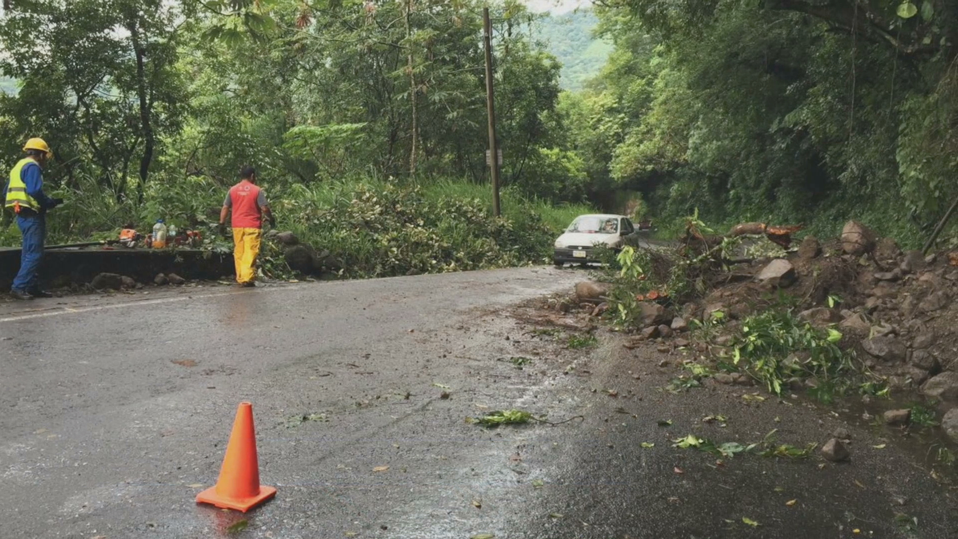 Deslave obstruye carretera Fortín-Orizaba