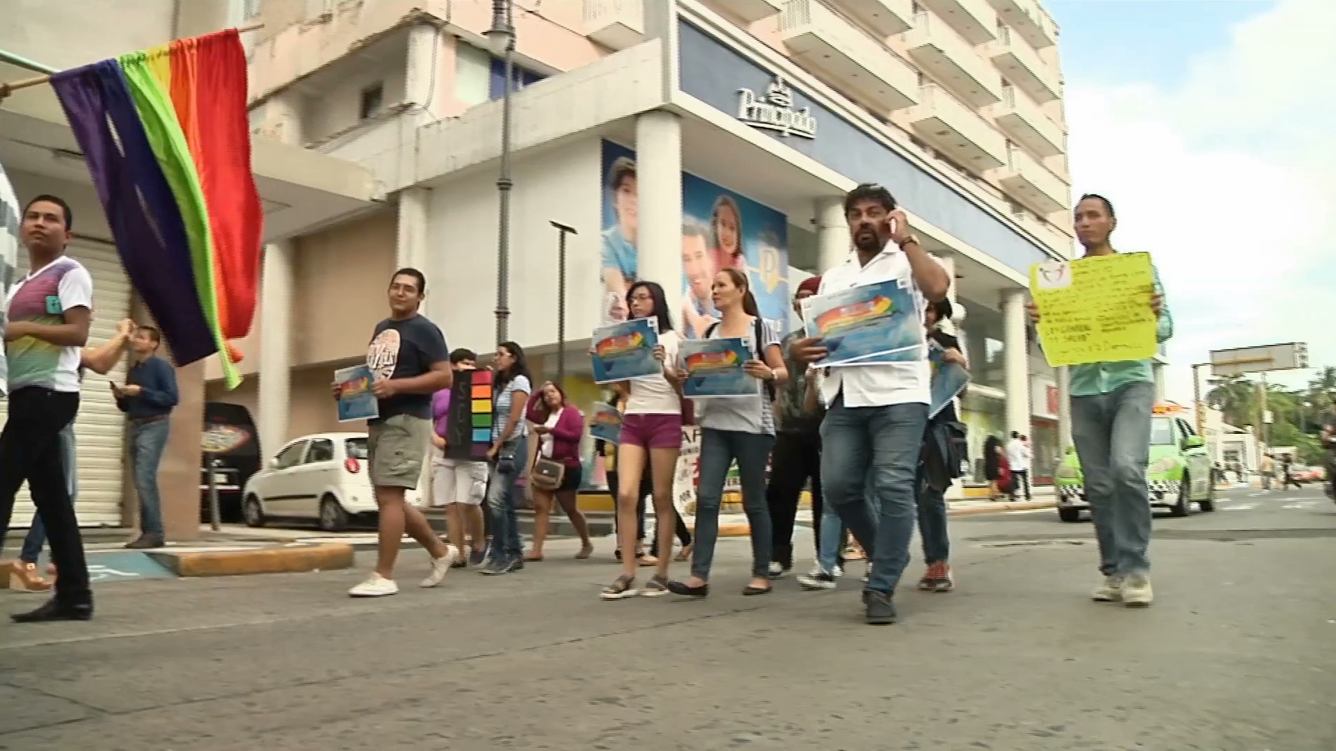 Marcha comunidad LGBT en Veracruz por respeto al matrimonio igualitario