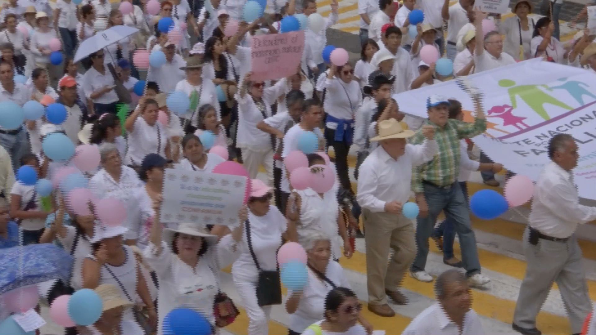 Marchan miles en Xalapa en defensa de la familia