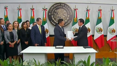 Osorio Chong entrega el Cuarto Informe de Gobierno al Congreso